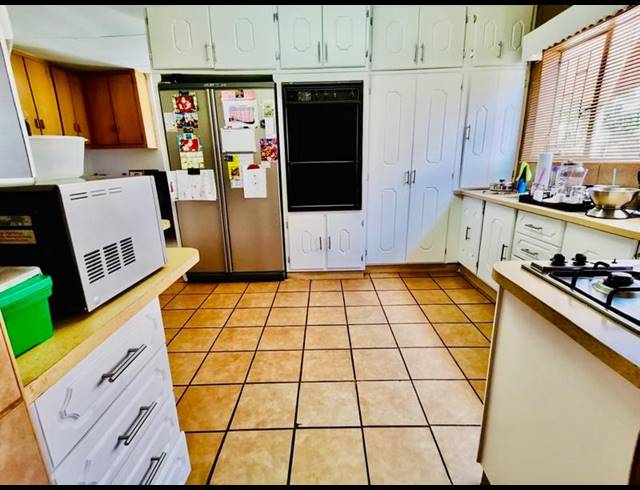 3 BEDROOM HOUSE FOR SALE IN VANDERBIJLPARK SE 3